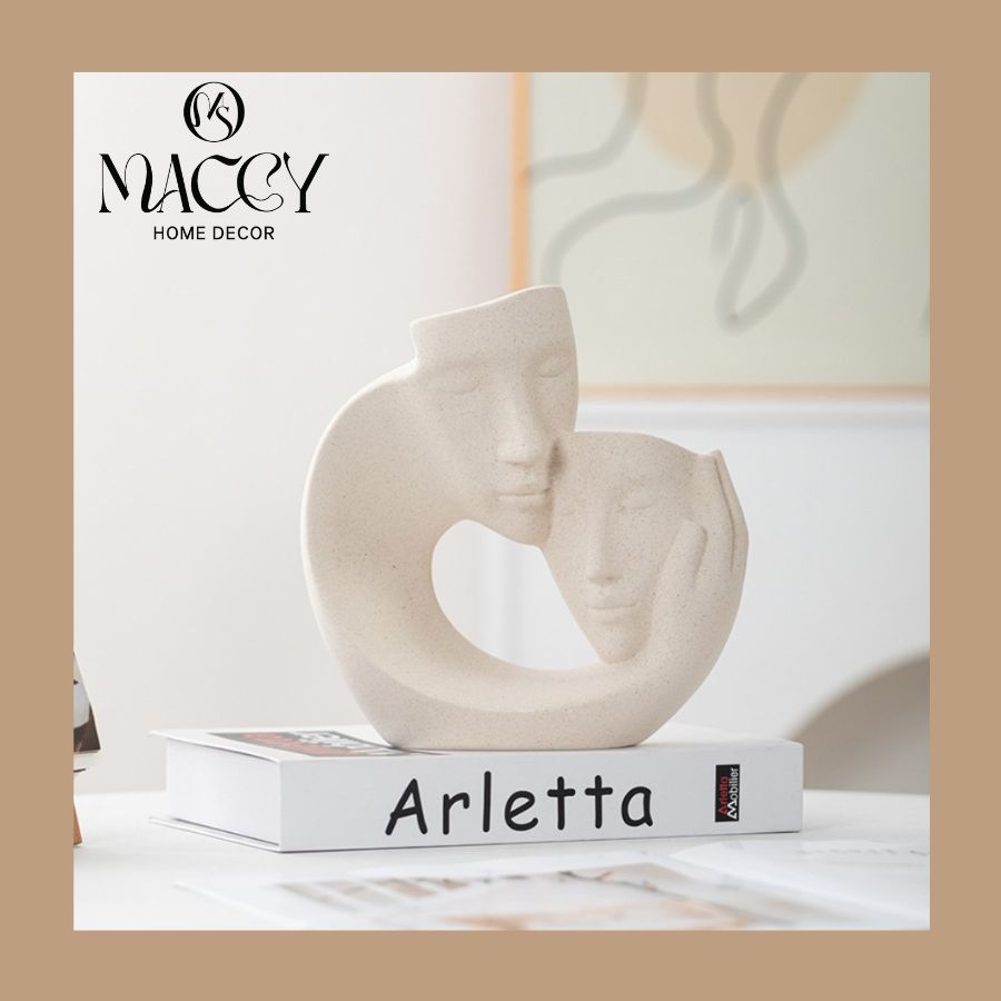 Eternal Hug – Vòng Tay Vĩnh Cửu 02